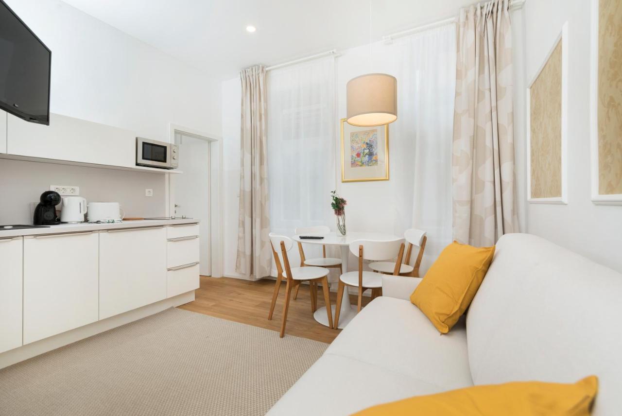 Cozy Apartments ลูบลิยานา ภายนอก รูปภาพ