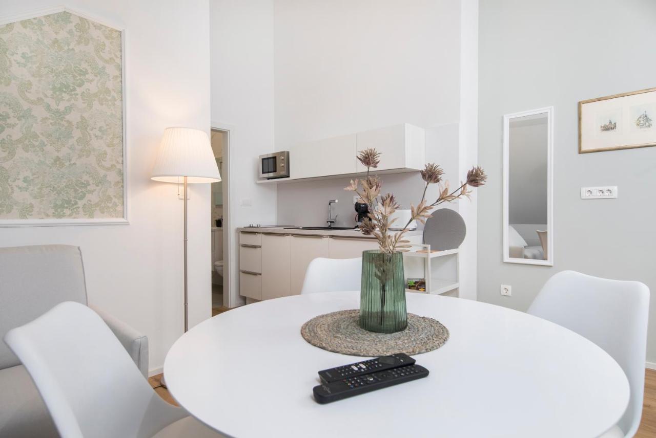 Cozy Apartments ลูบลิยานา ภายนอก รูปภาพ